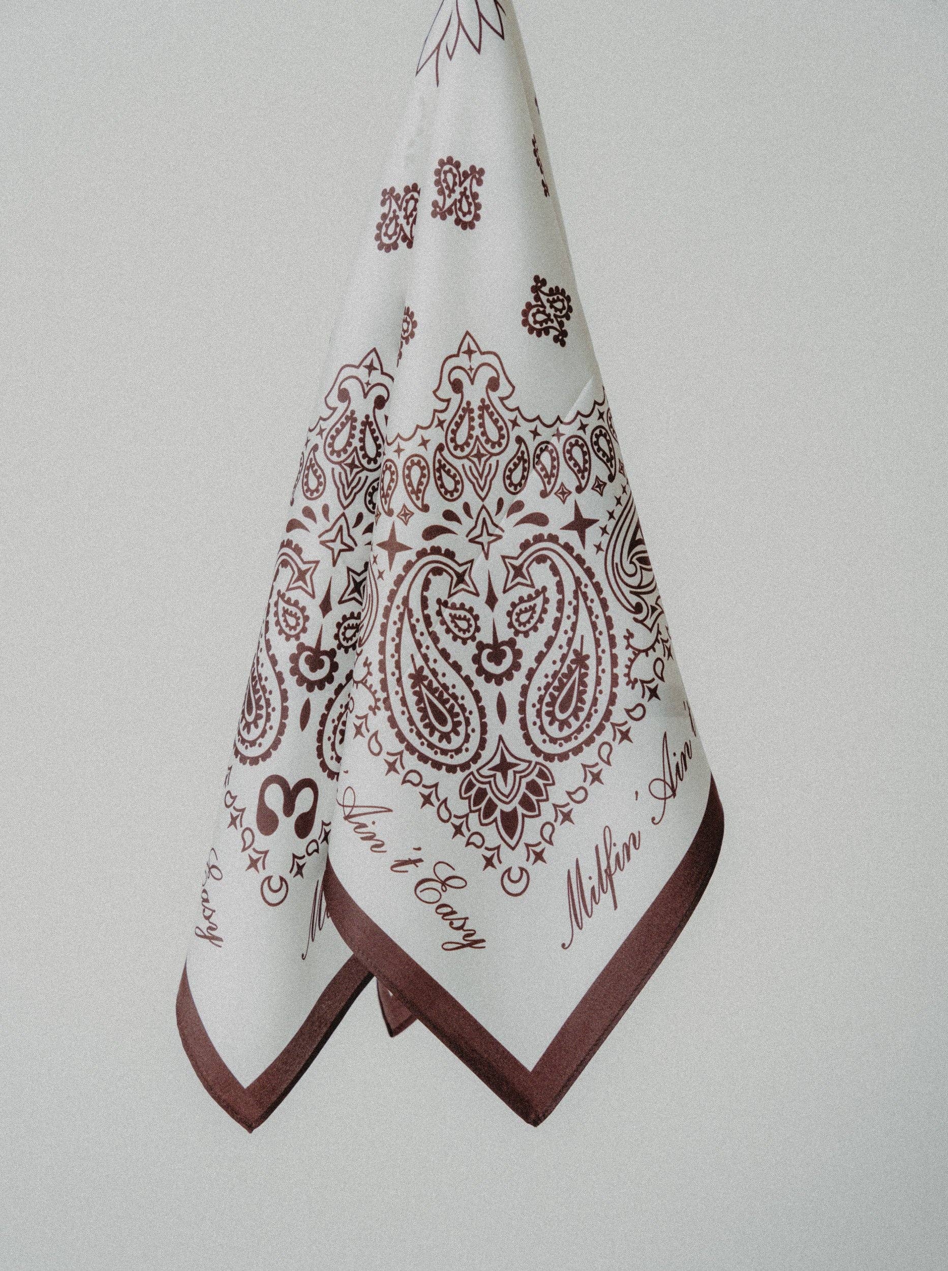 Scarf ,,Milfin' ain't easy''