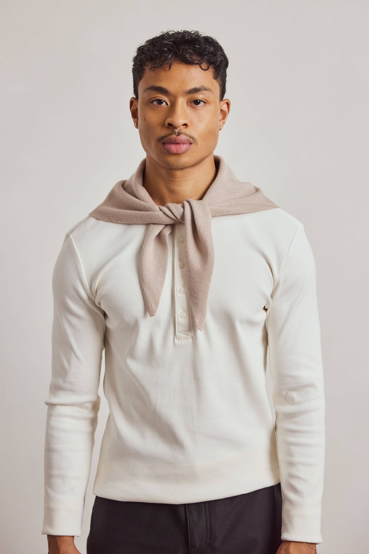 Dreieckstuch aus Merinowolle (S) – Soft Taupe – AW26